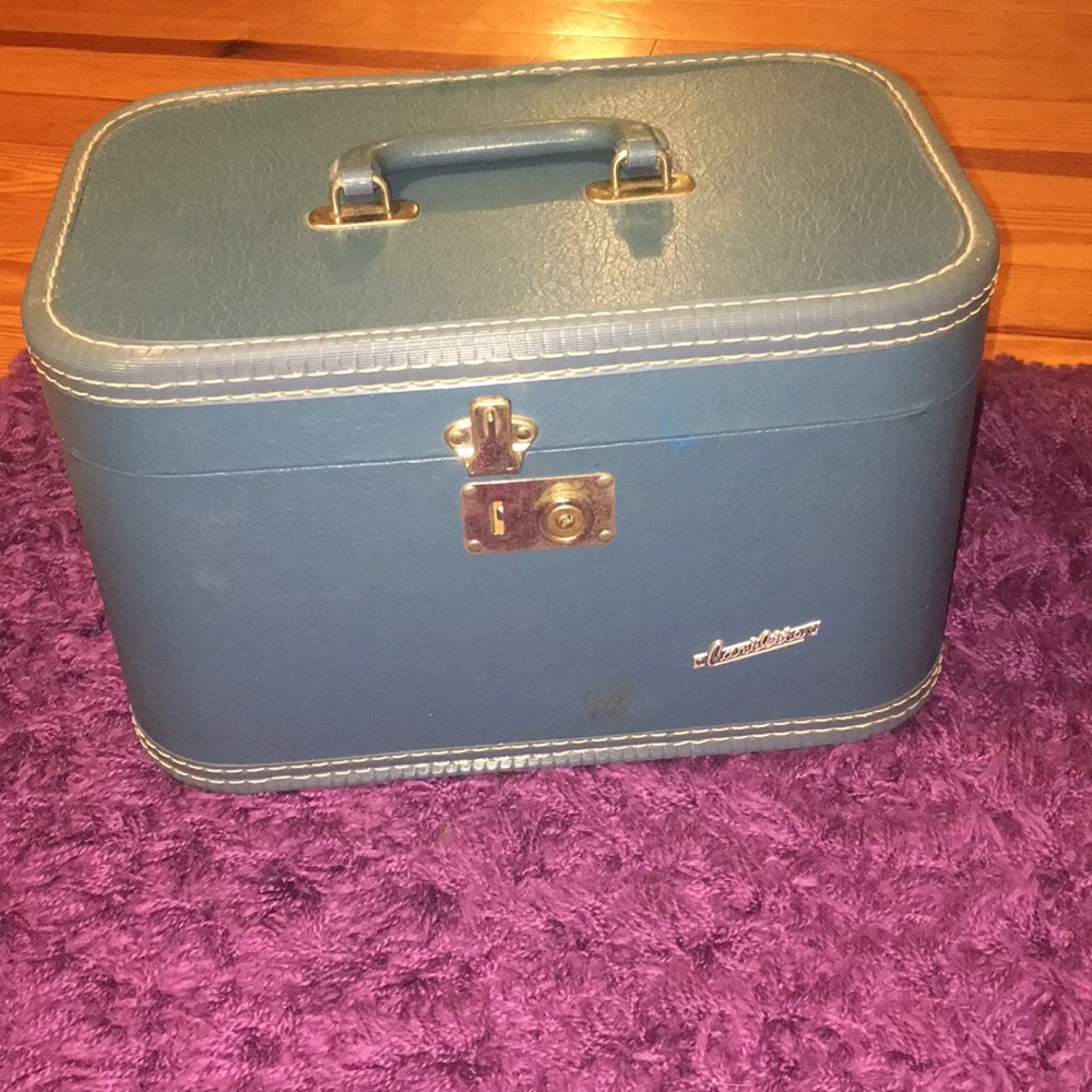 VINTAGE Carilite Vanity Train Case